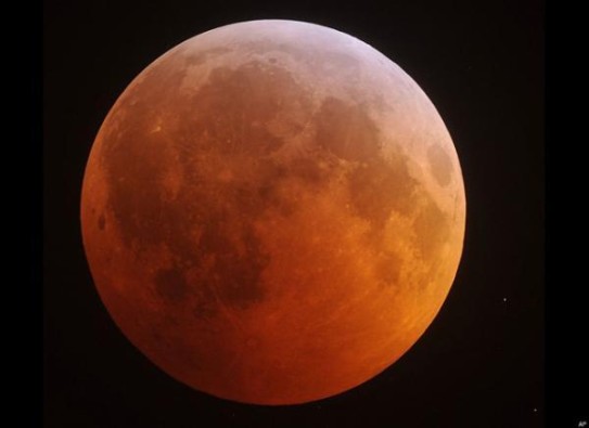 fotos-del-eclipse-lunar-15-junio-2011